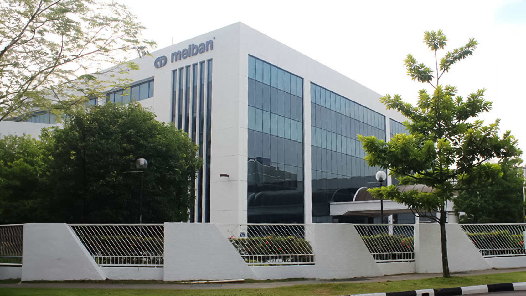 Amk Wide R (1)